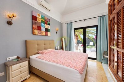 Single Level Villa with Mature Garden and Excellent Outdoor Living