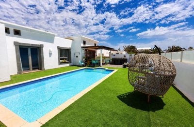 Six Bedroom Villa with Private Pool in Playa Blanca