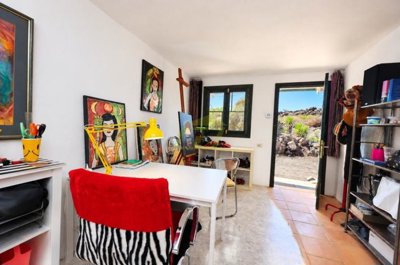 Exclusive Finca with Panoramic Views, Spacious Plot and Separate Guest Area