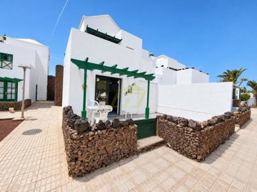 Ground Floor Apartment with Private Terrace in Marcastell