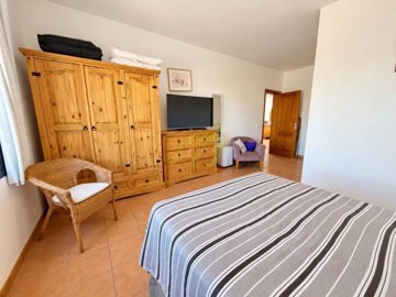 South Facing Villa with mountain views in Playa Blanca