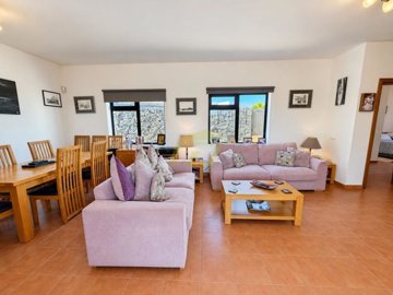 South Facing Villa with mountain views in Playa Blanca