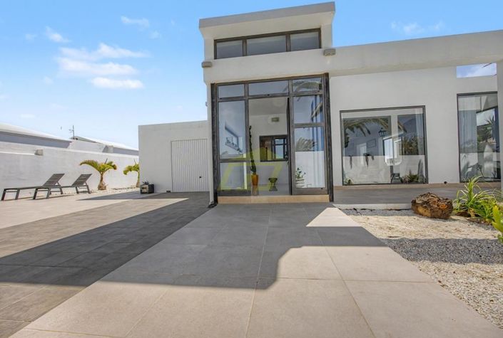 Image No.2-4 Bed Villa for sale
