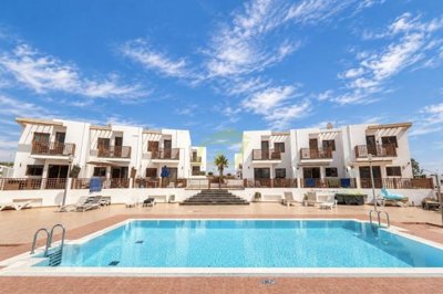 Beautiful 3 Bedroom Duplex with Pool acces Close to the Beach