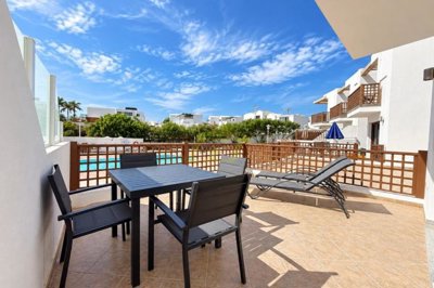 Beautiful 3 Bedroom Duplex with Pool acces Close to the Beach