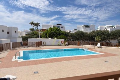 Beautiful 3 Bedroom Duplex with Pool acces Close to the Beach
