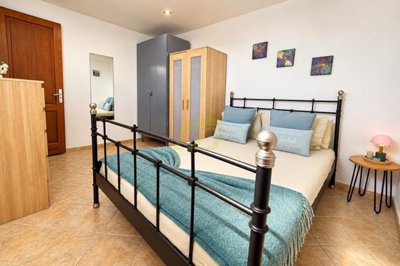 Beautiful 3 Bedroom Duplex with Pool acces Close to the Beach
