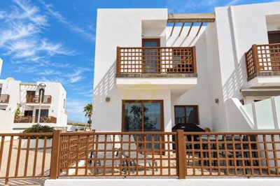 Beautiful 3 Bedroom Duplex with Pool acces Close to the Beach