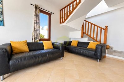 Beautiful 3 Bedroom Duplex with Pool acces Close to the Beach