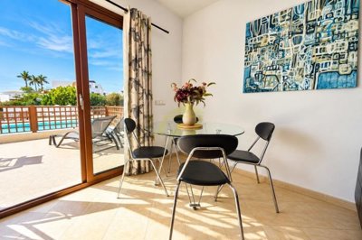 Beautiful 3 Bedroom Duplex with Pool acces Close to the Beach