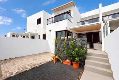 Three Bedroom Duplex in a Complex with Swimming Pool