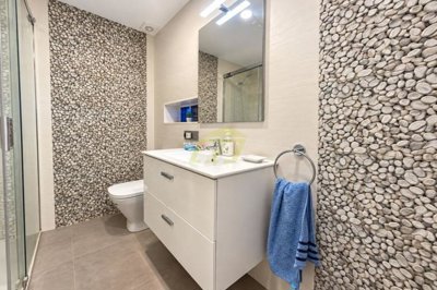 Fully Renovated 1 Bedroom Apartment with Sea Views
