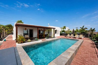 Spectacular Villa with Private Pool in Puerto Calero