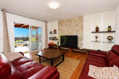 Spectacular Villa with Private Pool in Puerto Calero