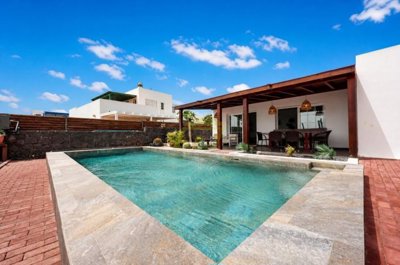 Spectacular Villa with Private Pool in Puerto Calero