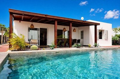 Spectacular Villa with Private Pool in Puerto Calero