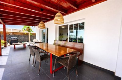 Spectacular Villa with Private Pool in Puerto Calero