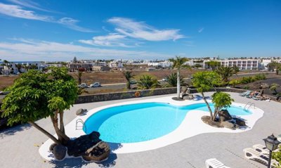 2 bedroom apartment in the San Jancinto complex with sea views and communal swimming pool