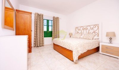 2 bedroom apartment in the San Jancinto complex with sea views and communal swimming pool