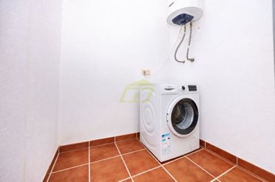 2 bedroom apartment in the San Jancinto complex with sea views and communal swimming pool
