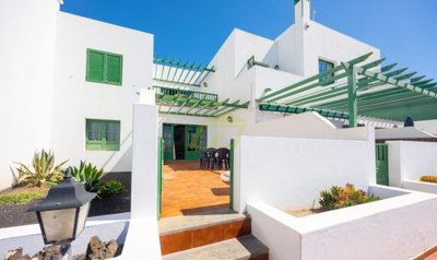 2 bedroom apartment in the San Jancinto complex with sea views and communal swimming pool