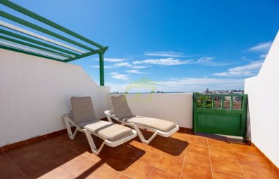 2 bedroom apartment in the San Jancinto complex with sea views and communal swimming pool