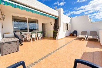 South Facing Large Apartment with Spacious Terrace and Sea Views
