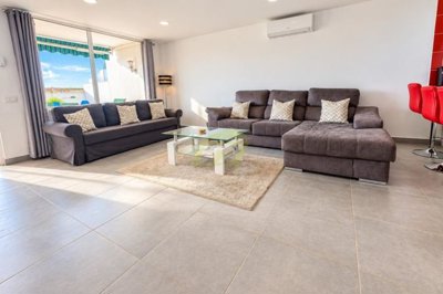 South Facing Large Apartment with Spacious Terrace and Sea Views