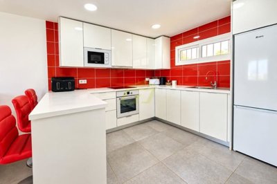 South Facing Large Apartment with Spacious Terrace and Sea Views