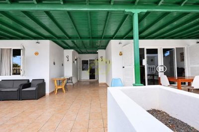 Charming Five Bedroom Villa with Sun Terrace and Garage