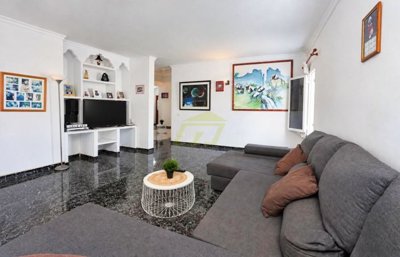 Charming Five Bedroom Villa with Sun Terrace and Garage
