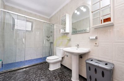 Charming Five Bedroom Villa with Sun Terrace and Garage