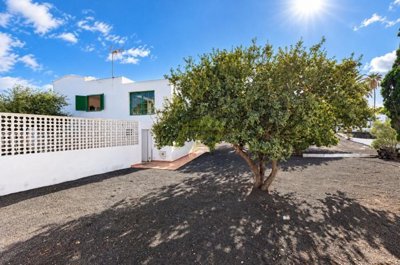 Character Home on a Generous Plot in Yaiza