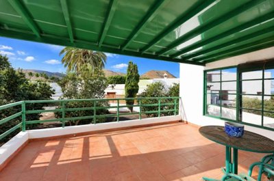 Character Home on a Generous Plot in Yaiza