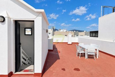 Charming Top-Floor Apartment with Stunning Panoramic Views