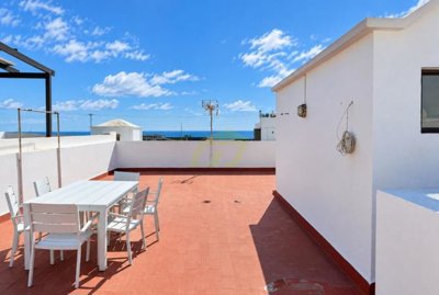 Charming Top-Floor Apartment with Stunning Panoramic Views