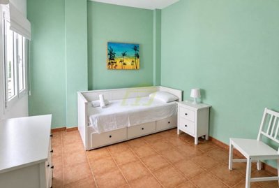 Charming Top-Floor Apartment with Stunning Panoramic Views