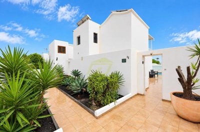 Stylish 2-Bed Villa with Private Pool & Rental Licence