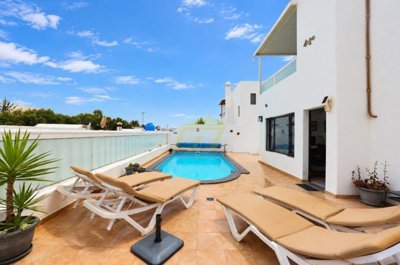 Stylish 2-Bed Villa with Private Pool & Rental Licence