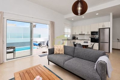 Beautifully Maintained, Fully Furnished Family Home