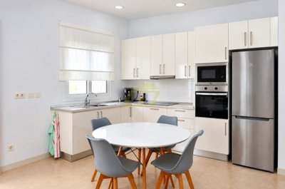 Beautifully Maintained, Fully Furnished Family Home