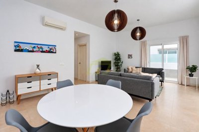 Beautifully Maintained, Fully Furnished Family Home