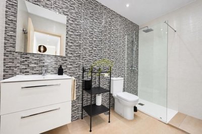 Beautifully Maintained, Fully Furnished Family Home