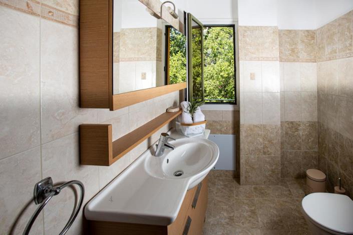 Image No.20-4 Bed House for sale