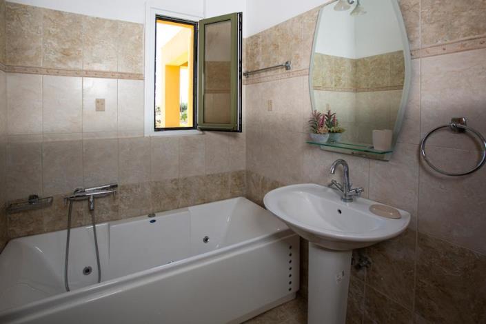 Image No.22-4 Bed House for sale