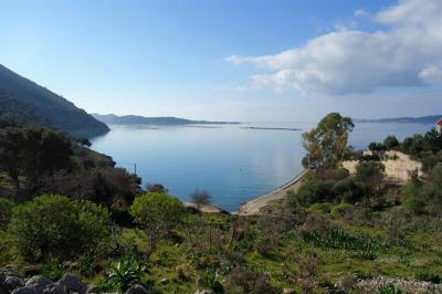 1 - Farsa, Land
