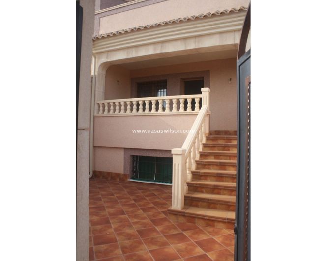 Image No.2-Maison de ville de 2 chambres à vendre à Torrevieja