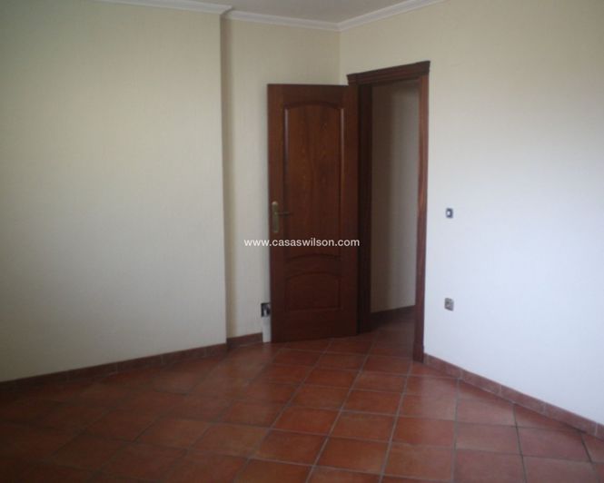 Image No.8-2 Bed Townhouse for sale