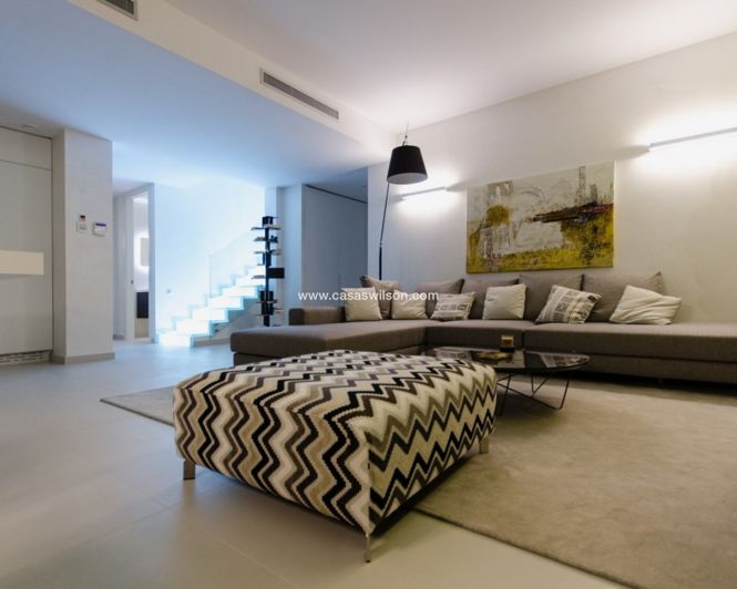 Image No.37-4 Bed Villa for sale