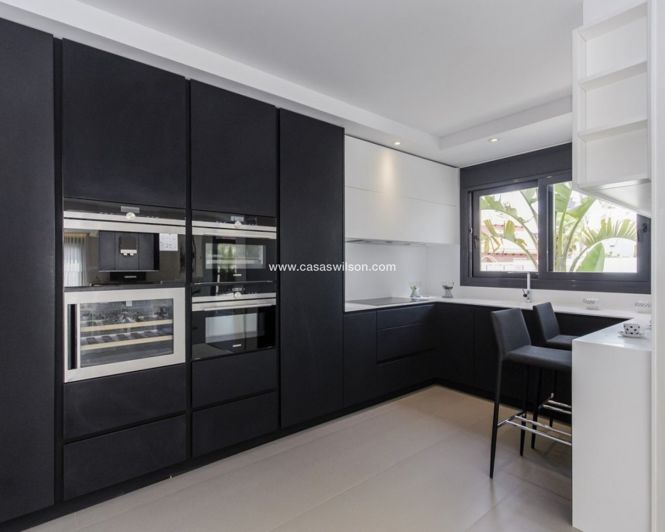 Image No.42-3 Bed Villa for sale